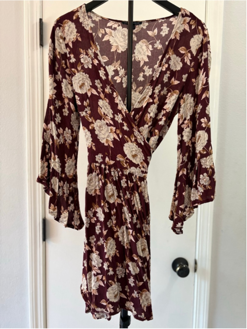 American Eagle Outfitters Long Sleeve Wrap Dress L Burgundy Beige Floral - Picture 1 of 9